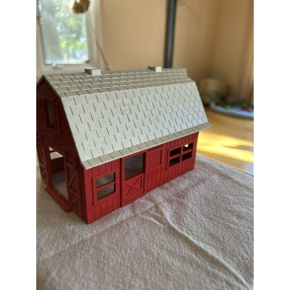 Plasticville‎ Farm Lot - Barn , Fencing , Dog , Pond w/ Bridge , Paper Roses - Picture 4 of 9